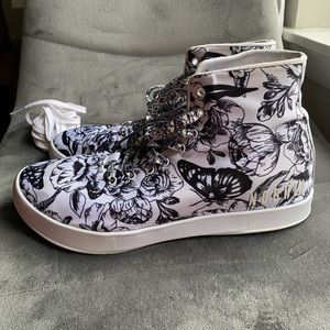 HIGH-TOP BUTTERFLY CANVAS TRAINER (MEN'S), M 9 & W 10.5